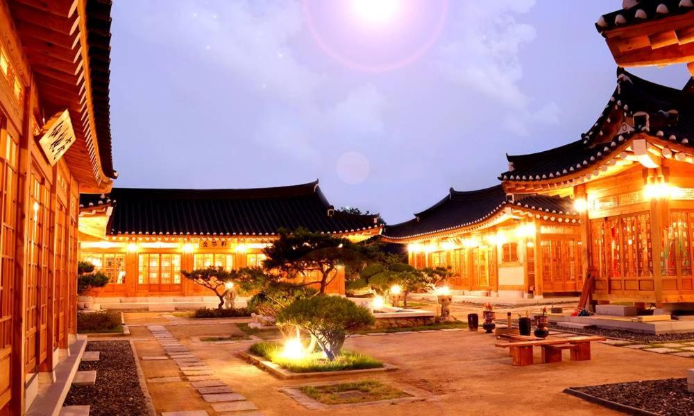 Hwangnamguan Hanok Village Gyeongju Exteriör bild